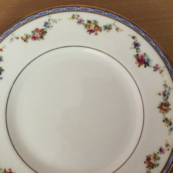Vintage Royal Doulton salad plate floral gold rim R.A.8995 A. H.802 - Picture 2 of 4